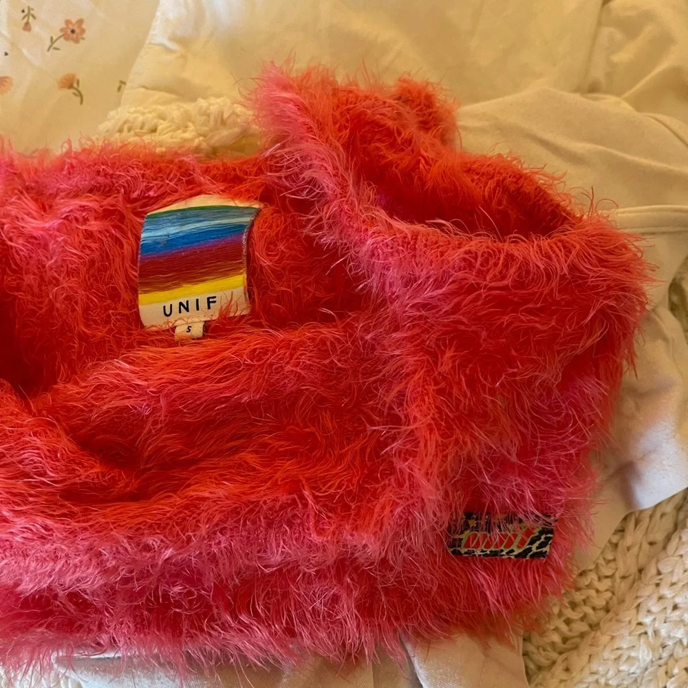 UNIF PINK FUZZY TANKπΈπ§ ππ¦πͺ·. - Picture 4 of 5